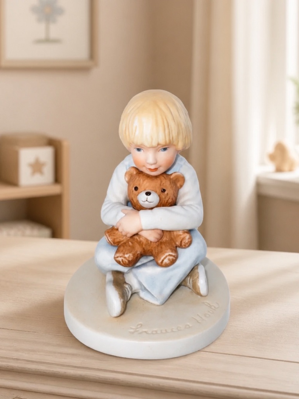 Vtg 1981 Frances Hook “BEAR HUG” A Child’s World Porcelain Figurine *Mint*
